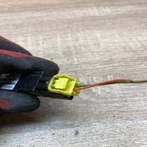8622365   Airbag deployment crash/impact sensor Volvo V70