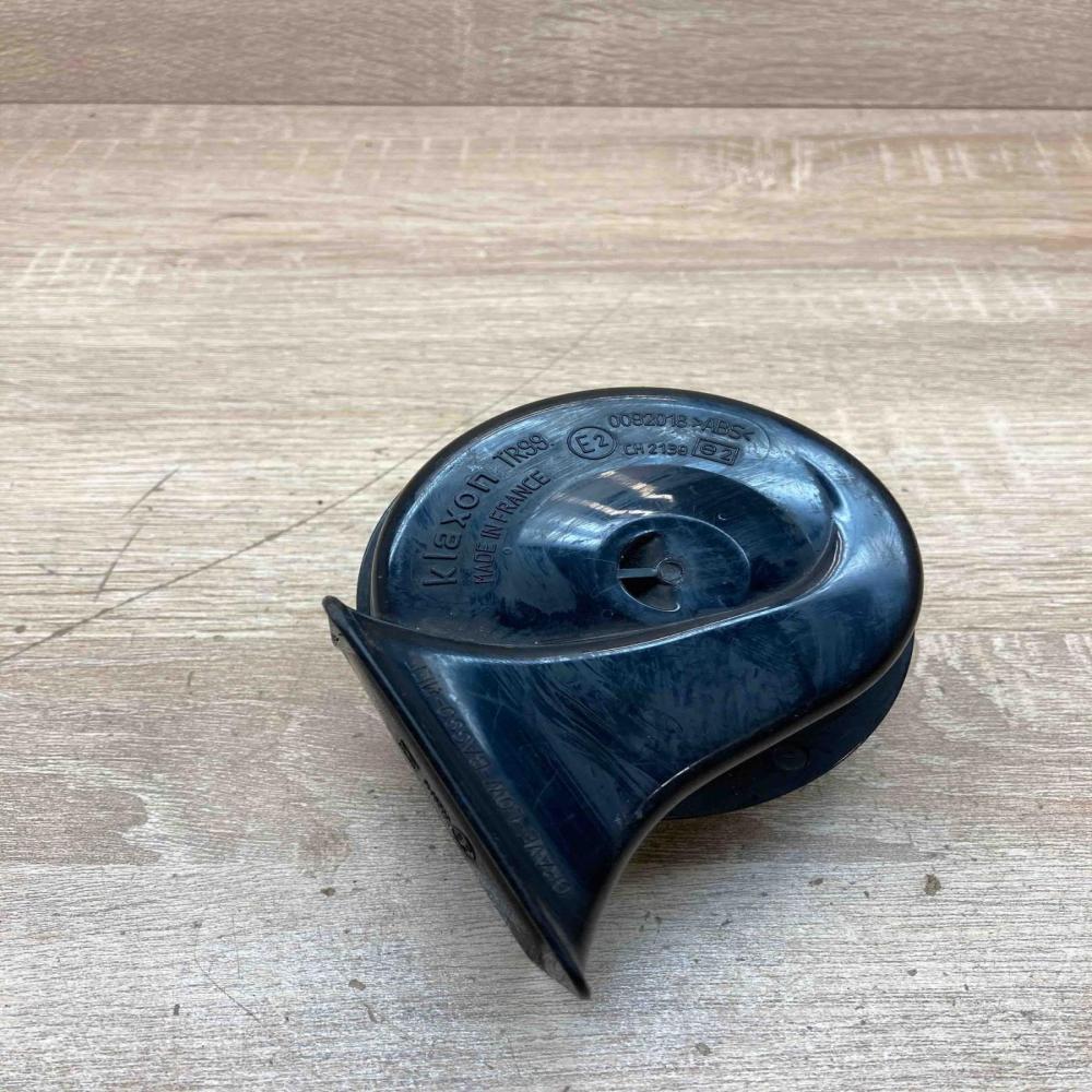 0092018   Horn signal Audi A6 S6 C5 4B