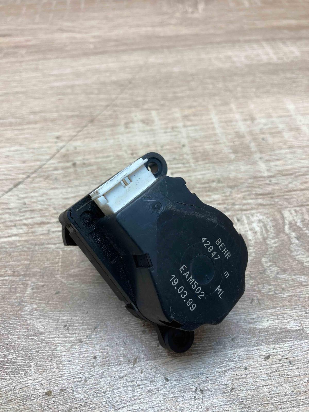 42947 EAM502  Air flap motor/actuator Volvo S80