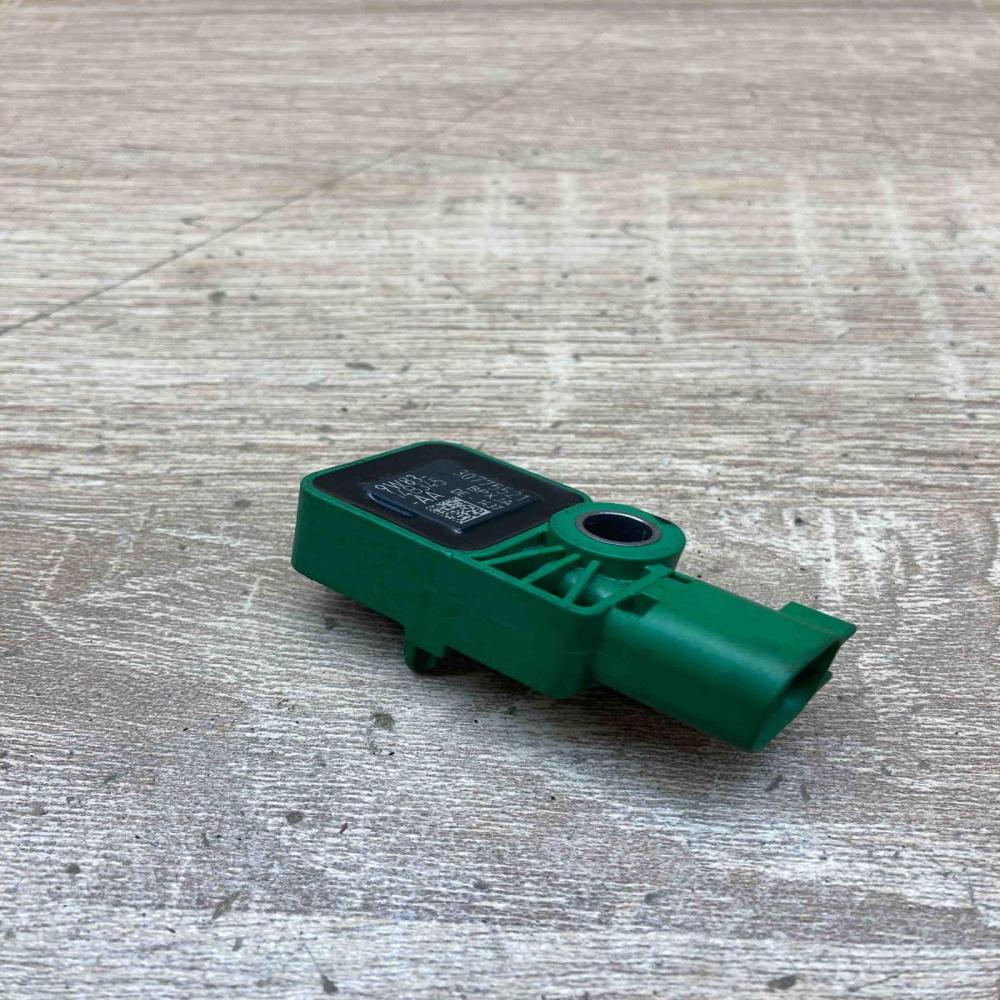 9W83 14B345 AA   Airbag deployment crash/impact sensor Volvo S80
