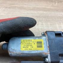 970715 101 1174081 A  Rear door window regulator motor Volvo V70