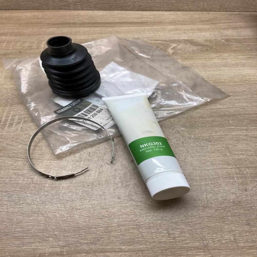 7701209884   Driveshaft inner CV joint boot Renault Laguna II