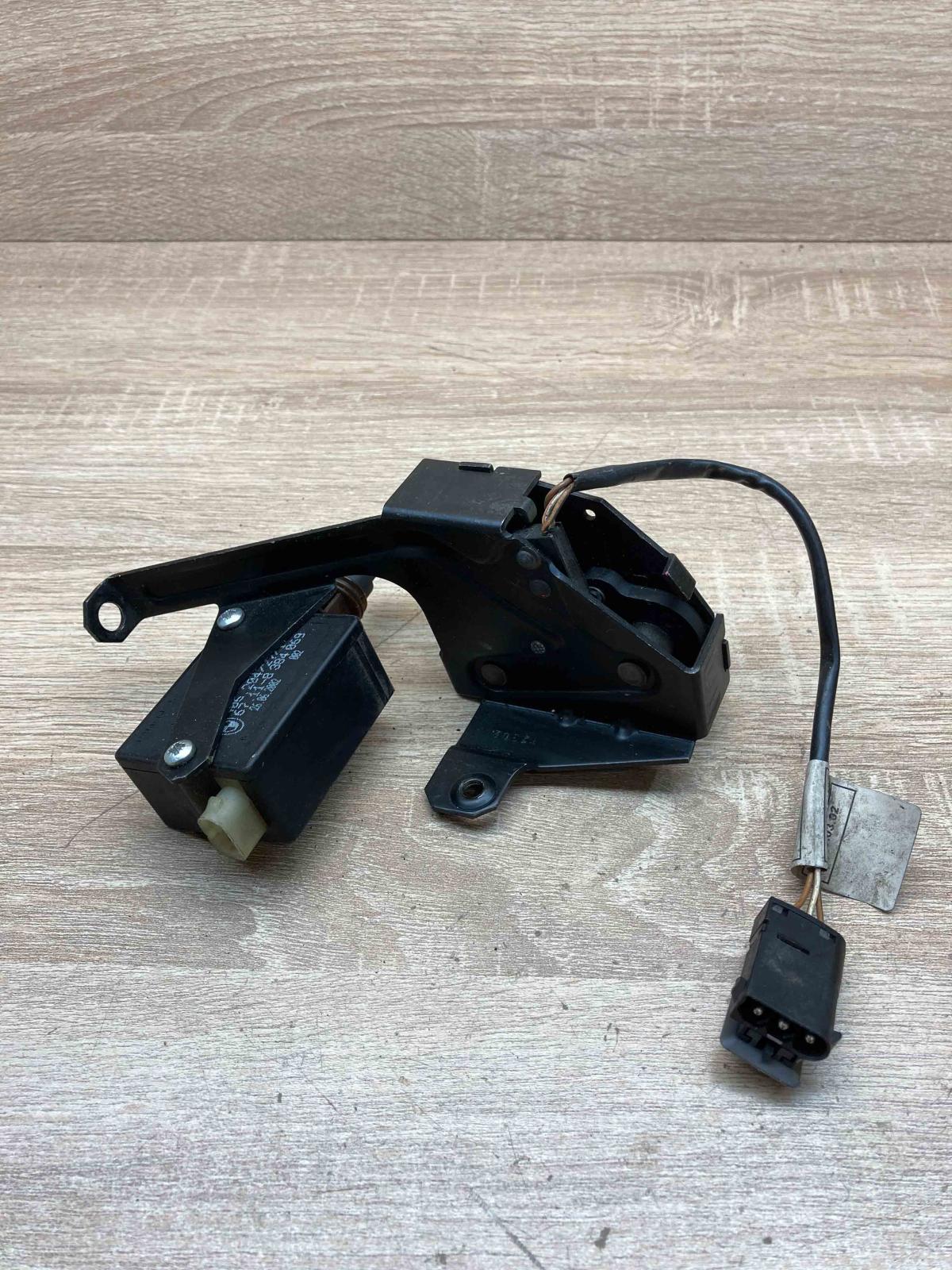 8381137 8384069  Tailgate/trunk/boot lock/catch/latch BMW 5 E39