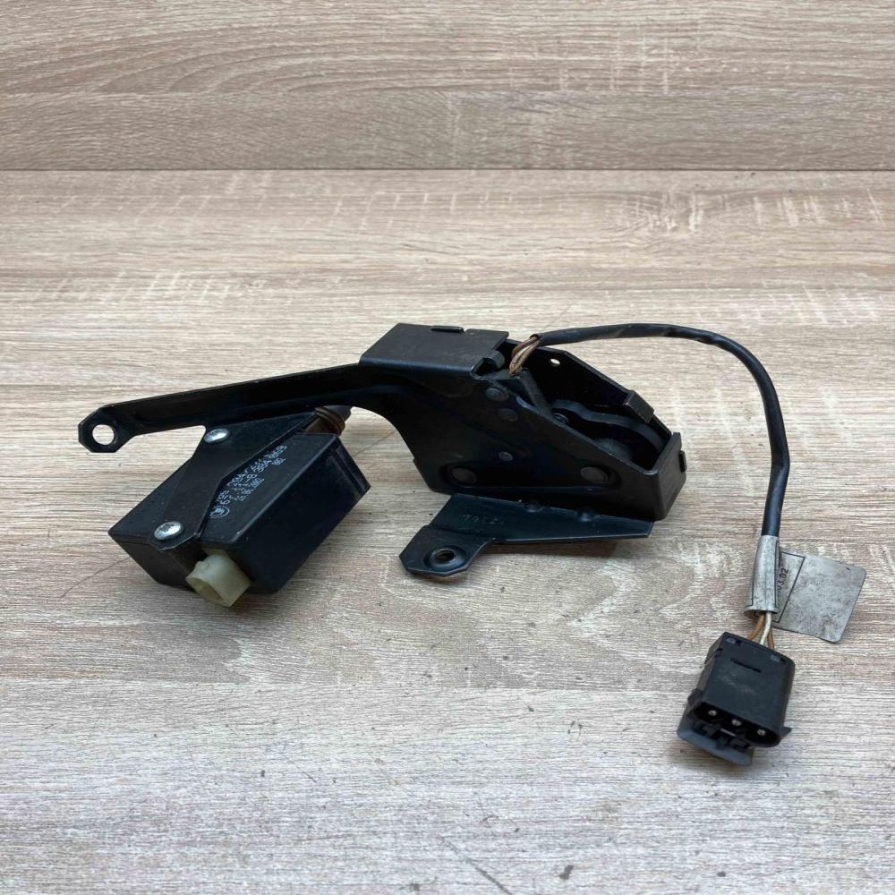 8381137 8384069  Tailgate/trunk/boot lock/catch/latch BMW 5 E39