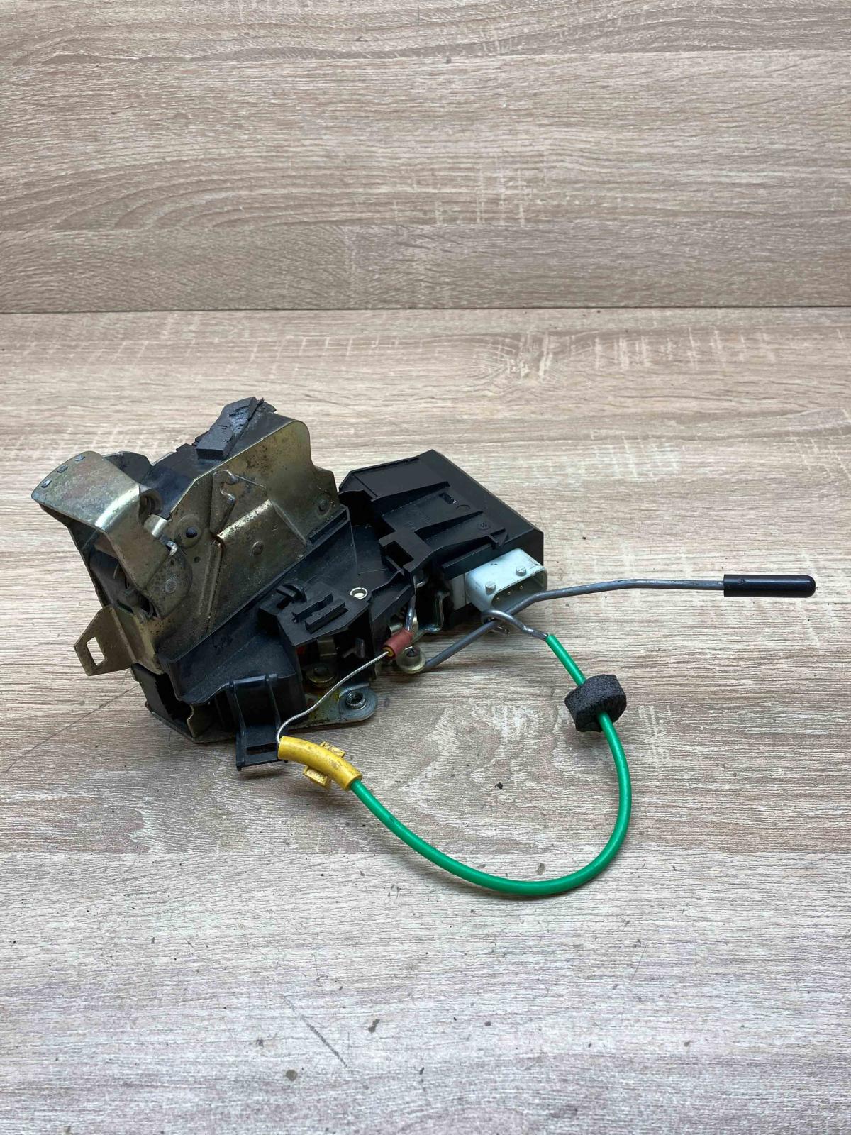 8352165 406 207 5  Rear door lock BMW 5 E39