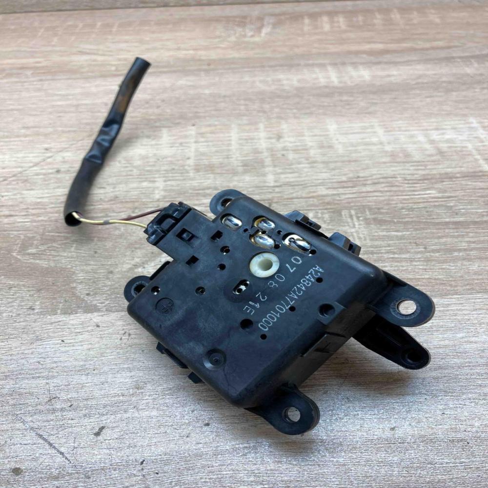 A24842A7701000   Air flap motor/actuator Nissan Qashqai