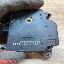 063700 8330   Air flap motor/actuator Toyota RAV 4 (XA20)