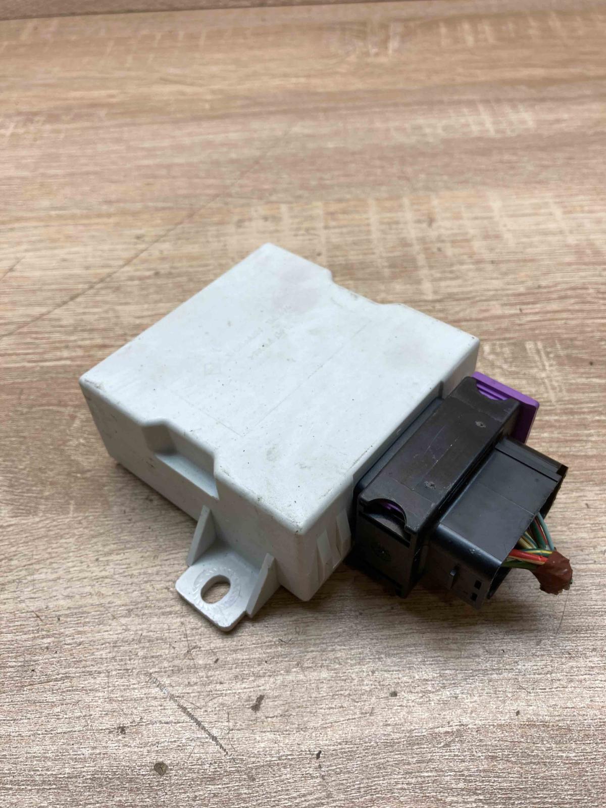 150696 PA66 GF15  Window wiper relay Toyota Avensis T250