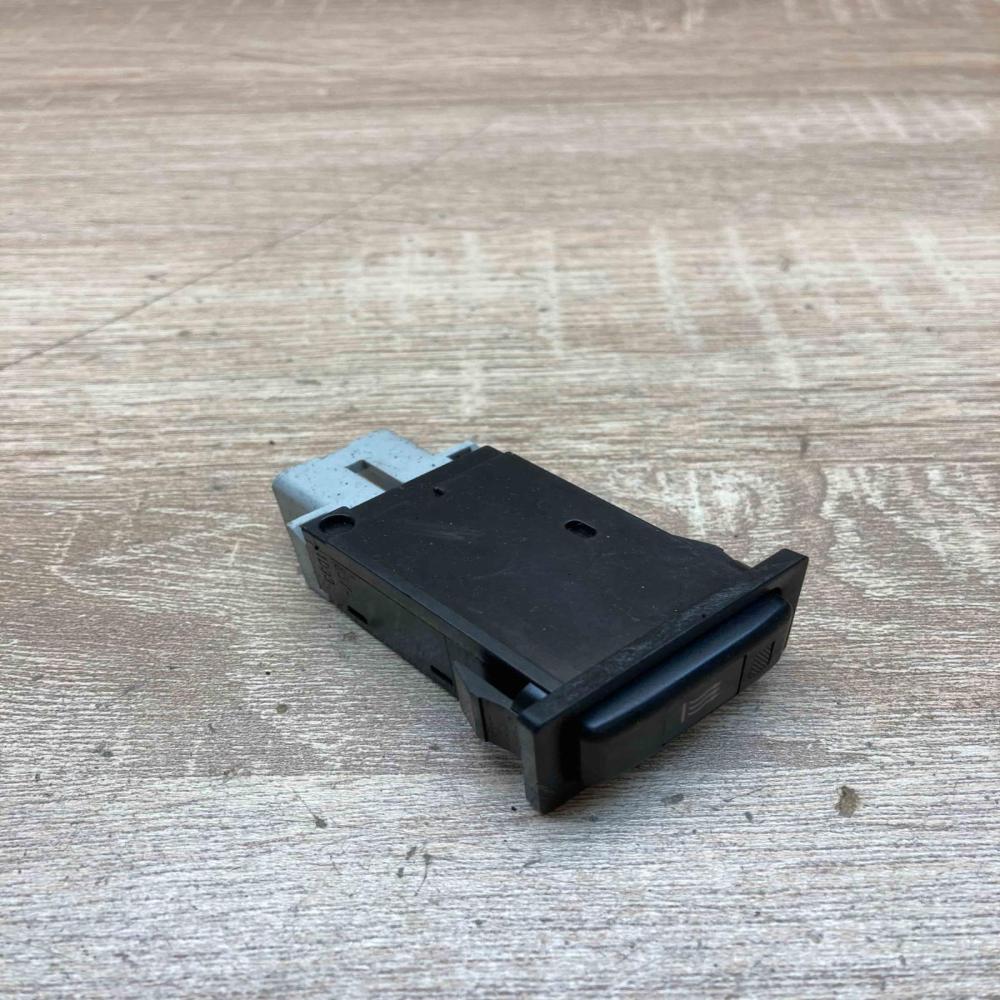153337 837 1D33  Windscreen/window heater switch Toyota Avensis T250