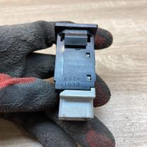 153337 837 1D33  Windscreen/window heater switch Toyota Avensis T250