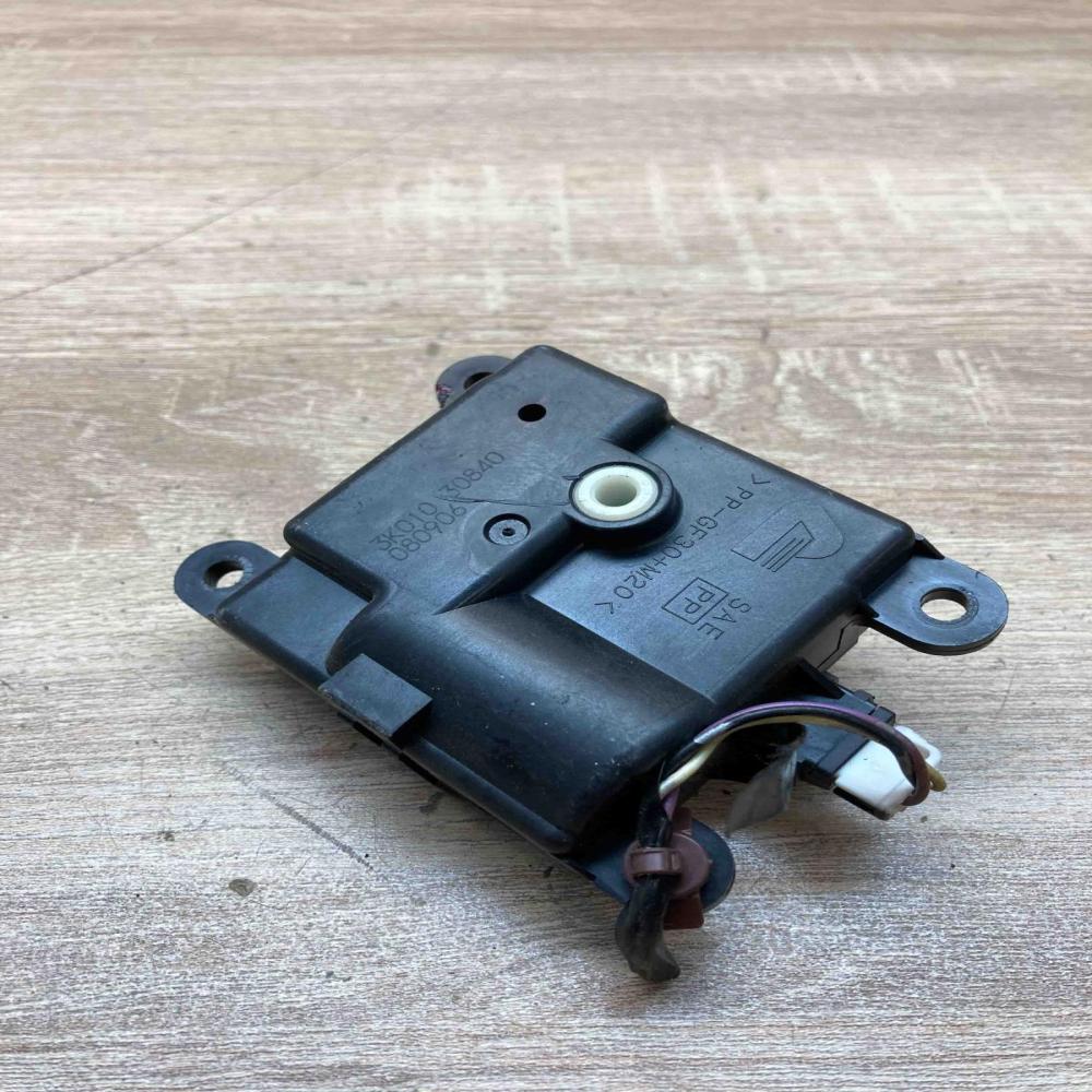 3K010 30840   Air flap motor/actuator Nissan Qashqai+2