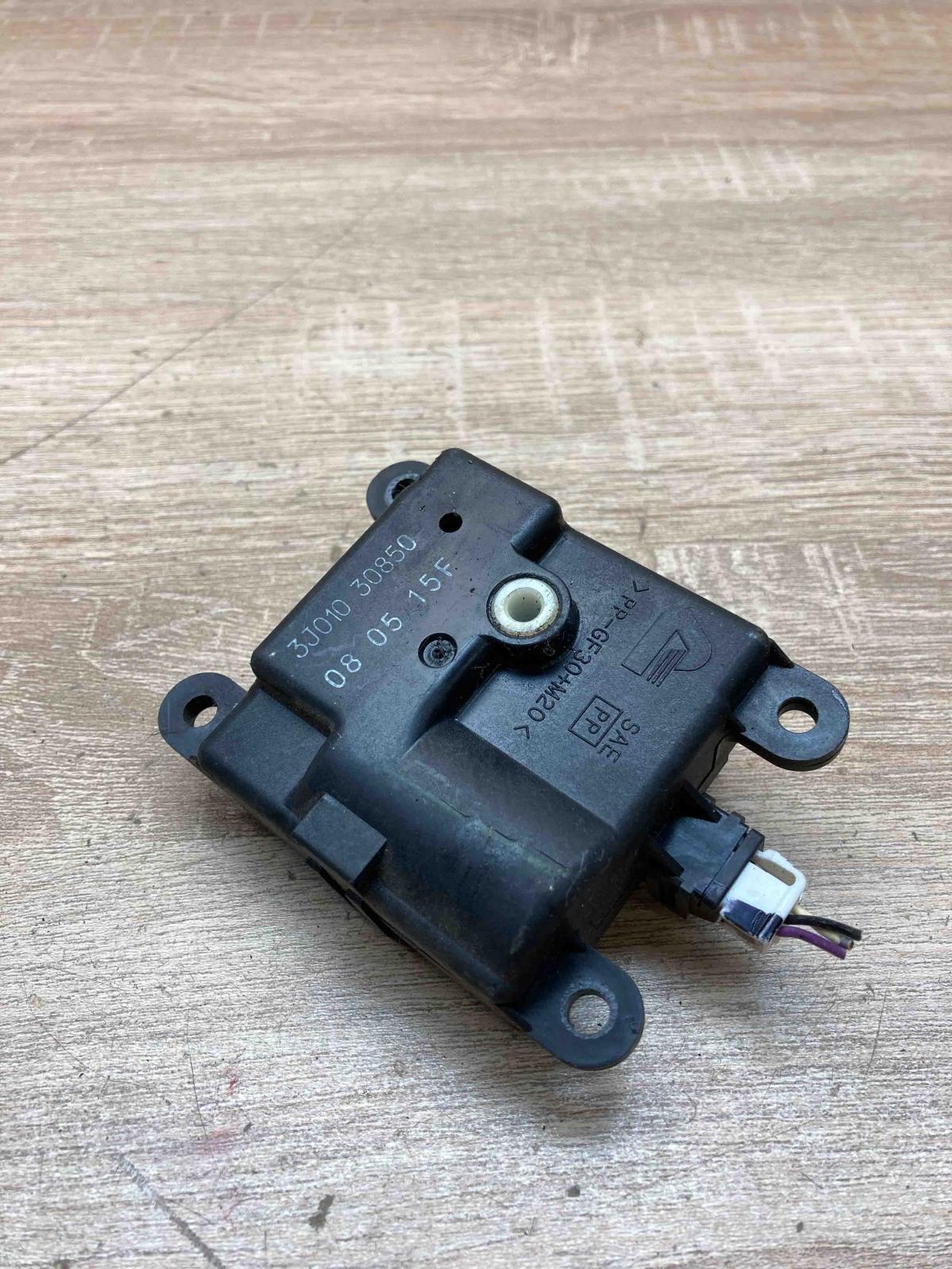 3J010 30850   Air flap motor/actuator Nissan Qashqai+2