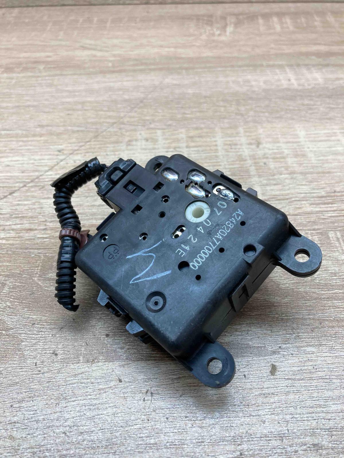 A24820A7700000   Air flap motor/actuator Nissan Qashqai