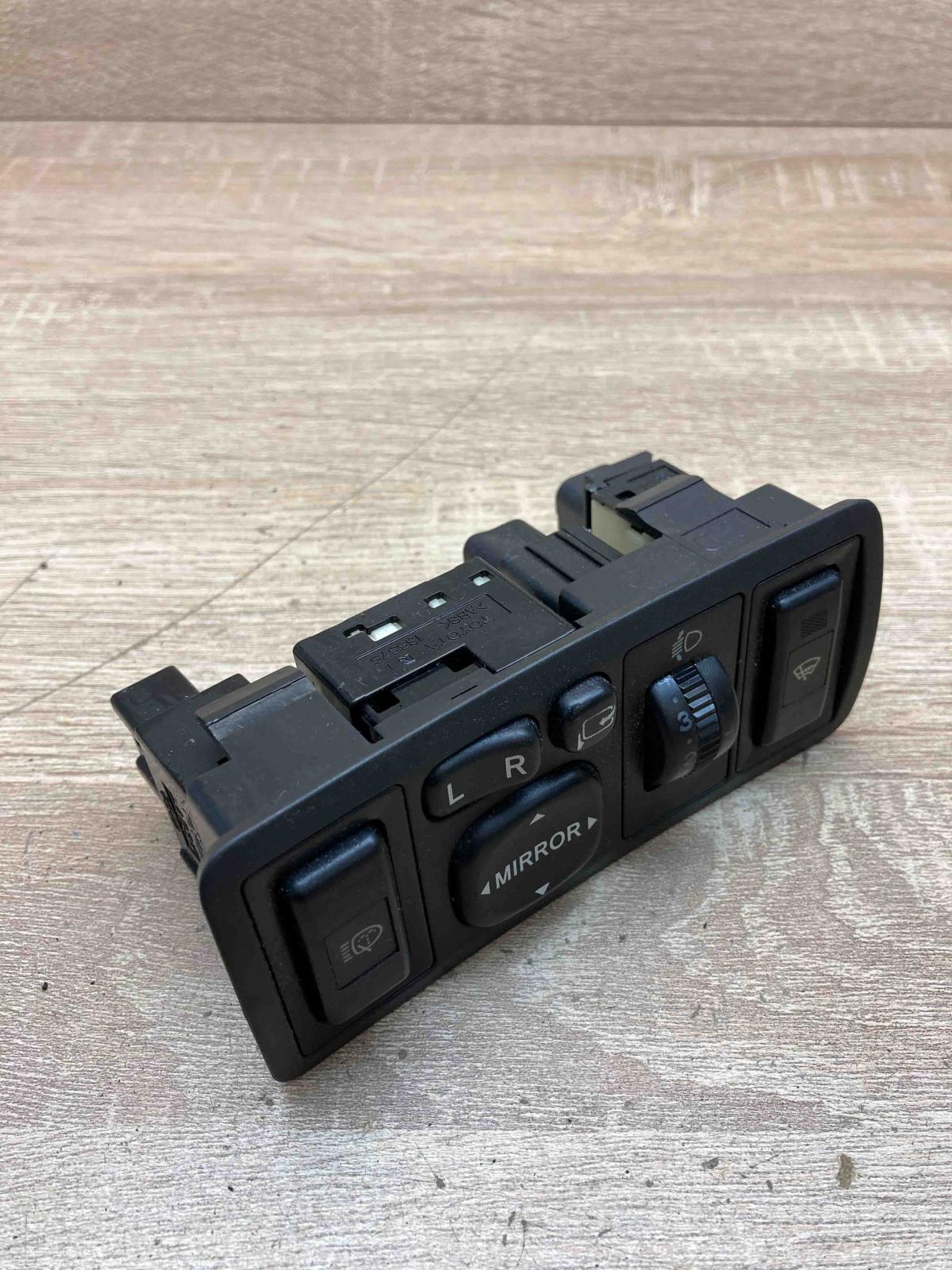 183575 777669  Wing mirror switch Toyota Avensis T250
