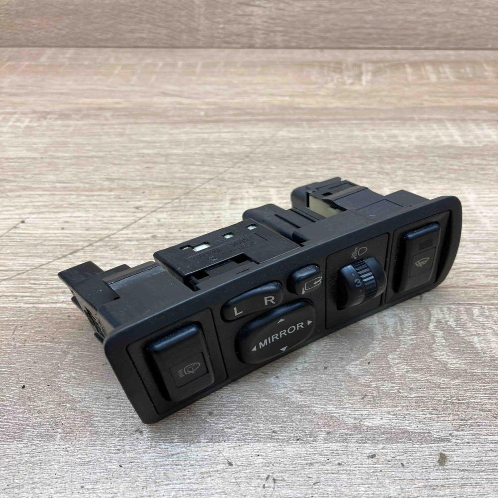 183575 777669  Wing mirror switch Toyota Avensis T250