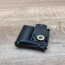 4E0820511  0132801323 Air flap motor/actuator Volkswagen Touareg I