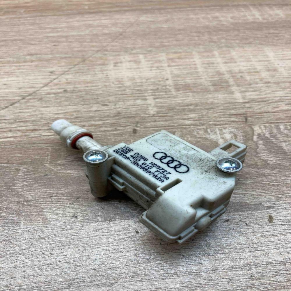 4E0810773A   Fuel tank cap lock motor Audi A8 S8 D3 4E