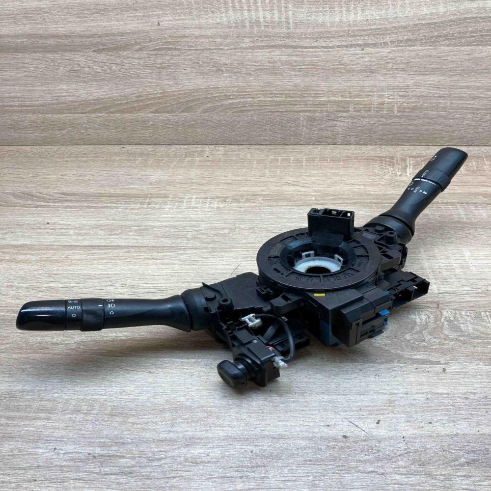 05180 17F423 H57  Wiper turn signal indicator stalk/switch Toyota Avensis T270