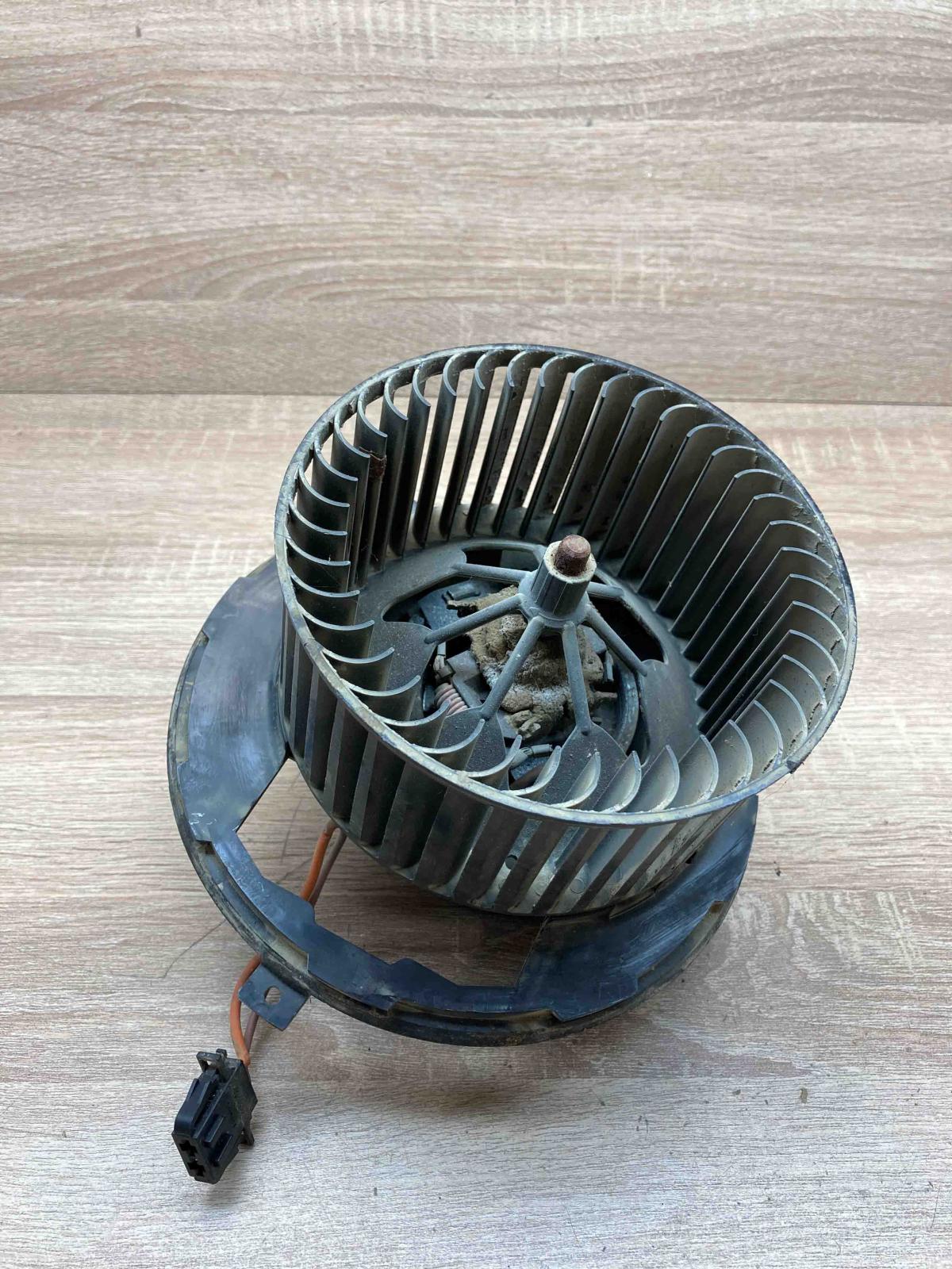 3C1820015L CZ016060 0865  Heater fan/blower Volkswagen Golf V