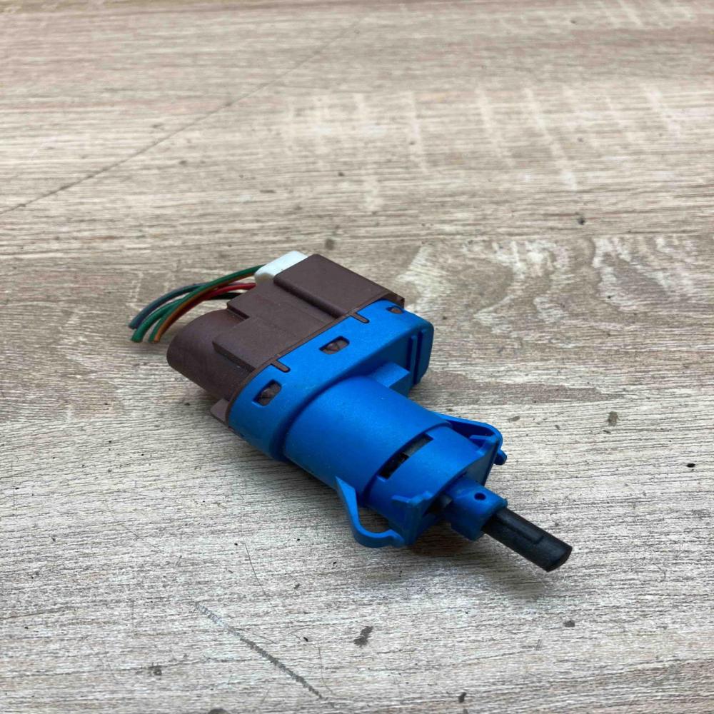 330815 EDIC19  Brake pedal sensor switch Mazda 6