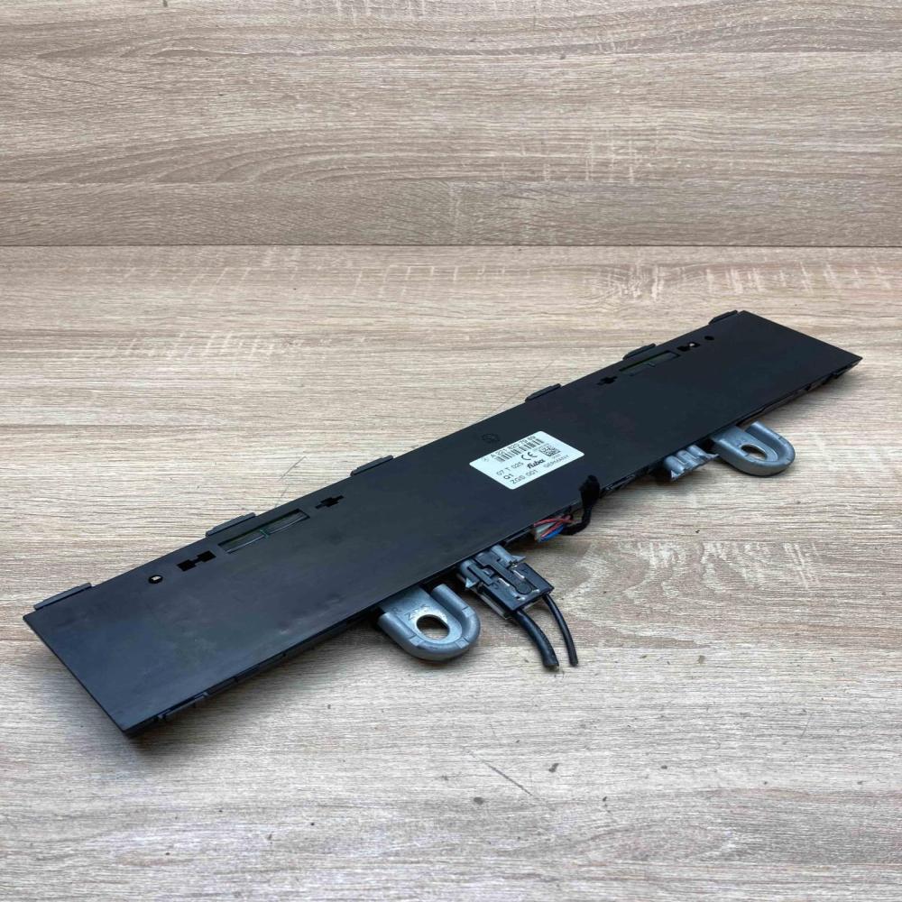 A2218207989   Aerial antenna amplifier Mercedes-Benz S W221