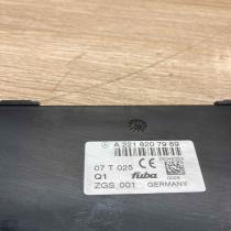 A2218207989   Aerial antenna amplifier Mercedes-Benz S W221