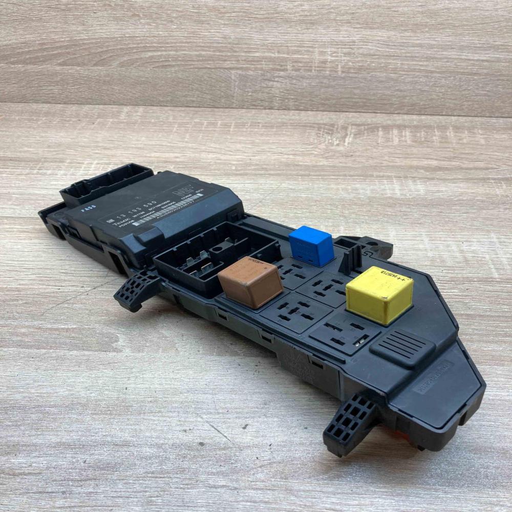 13193590 13223678 13193590 Fuse module Opel Vectra C