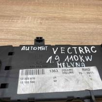 13193590 13223678 13193590 Fuse module Opel Vectra C
