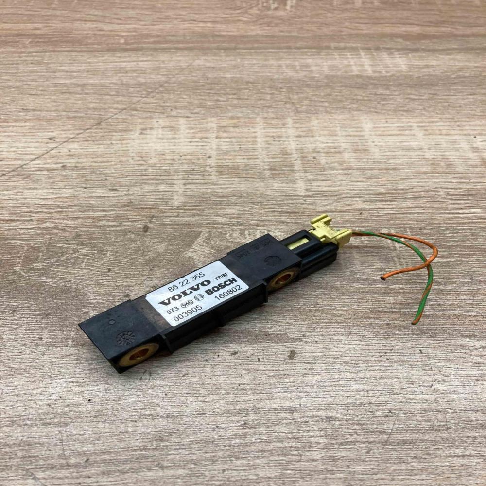 8622365   Airbag deployment crash/impact sensor Volvo V70