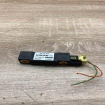 8622365   Airbag deployment crash/impact sensor Volvo V70