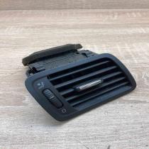 3C2819702 05772 001  Dash center air vent grill Volkswagen PASSAT B6