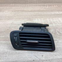 3C2819702 05772 001  Dash center air vent grill Volkswagen PASSAT B6