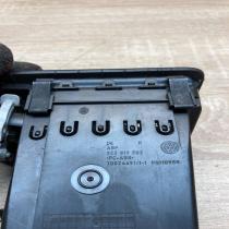 3C2819702 05772 001  Dash center air vent grill Volkswagen PASSAT B6