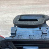 3C2819702 05772 001  Dash center air vent grill Volkswagen PASSAT B6