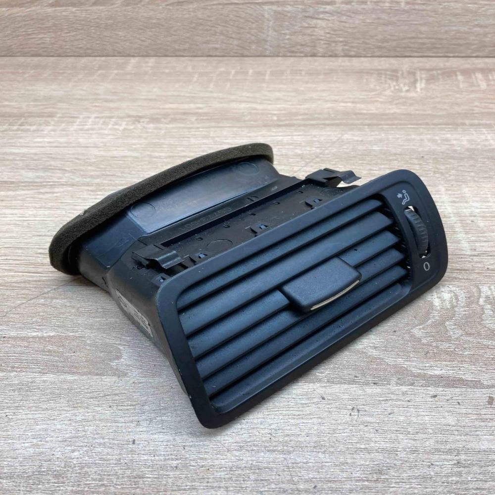 3C2819701E   Dash center air vent grill Volkswagen PASSAT B6