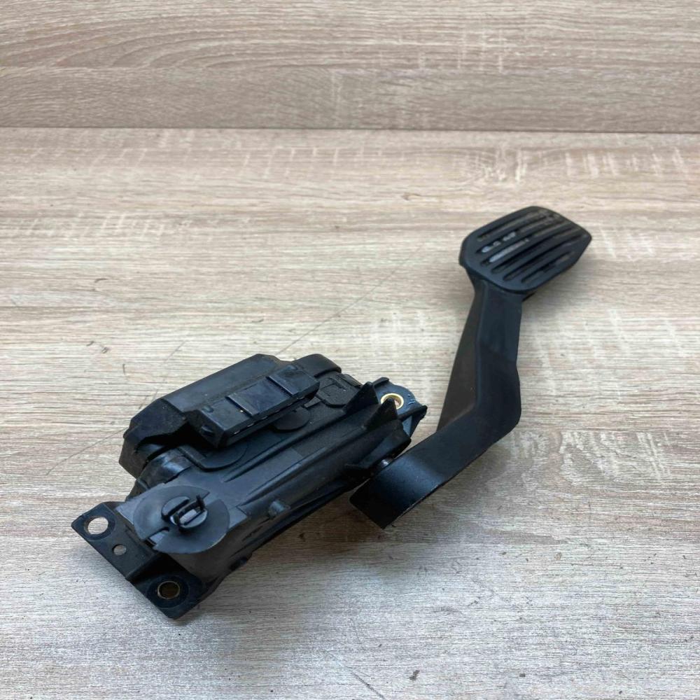 30636006 6PV008537 03  Accelerator throttle pedal Volvo S60
