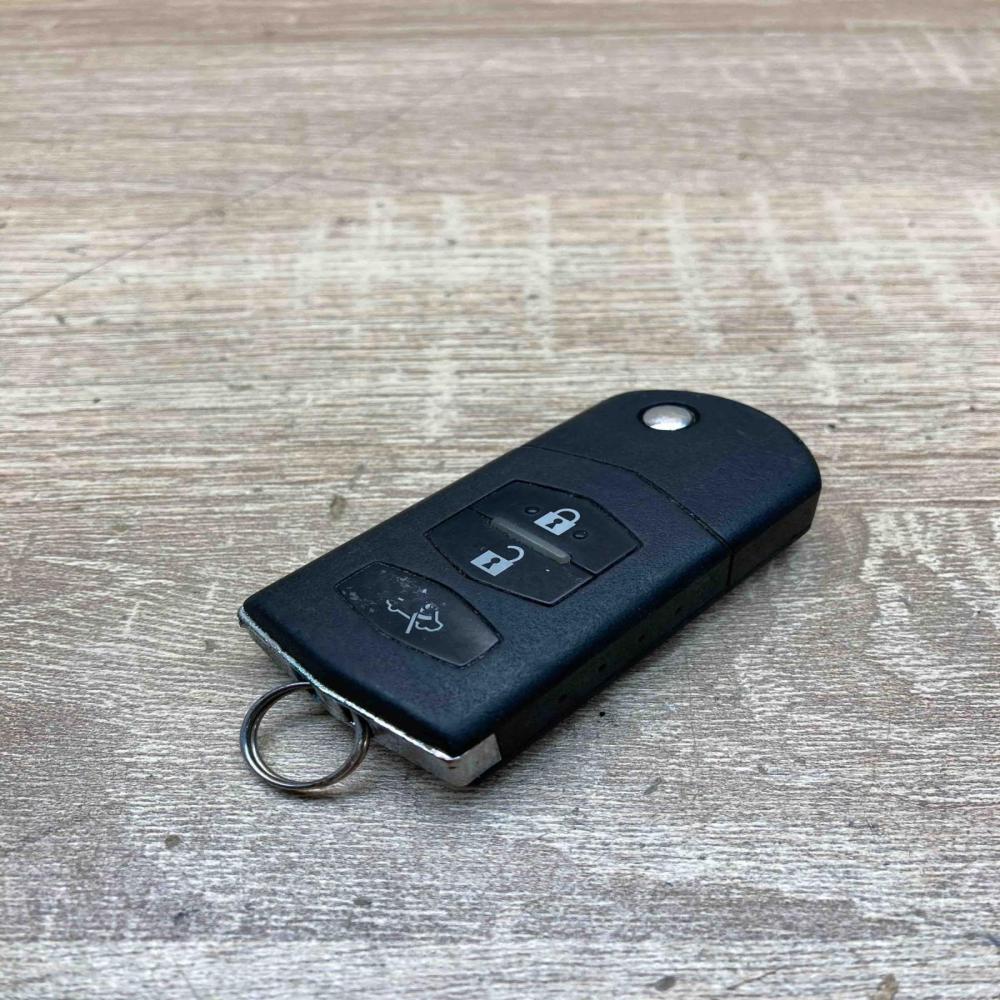 Broken   Ignition key/card Mazda 323 F