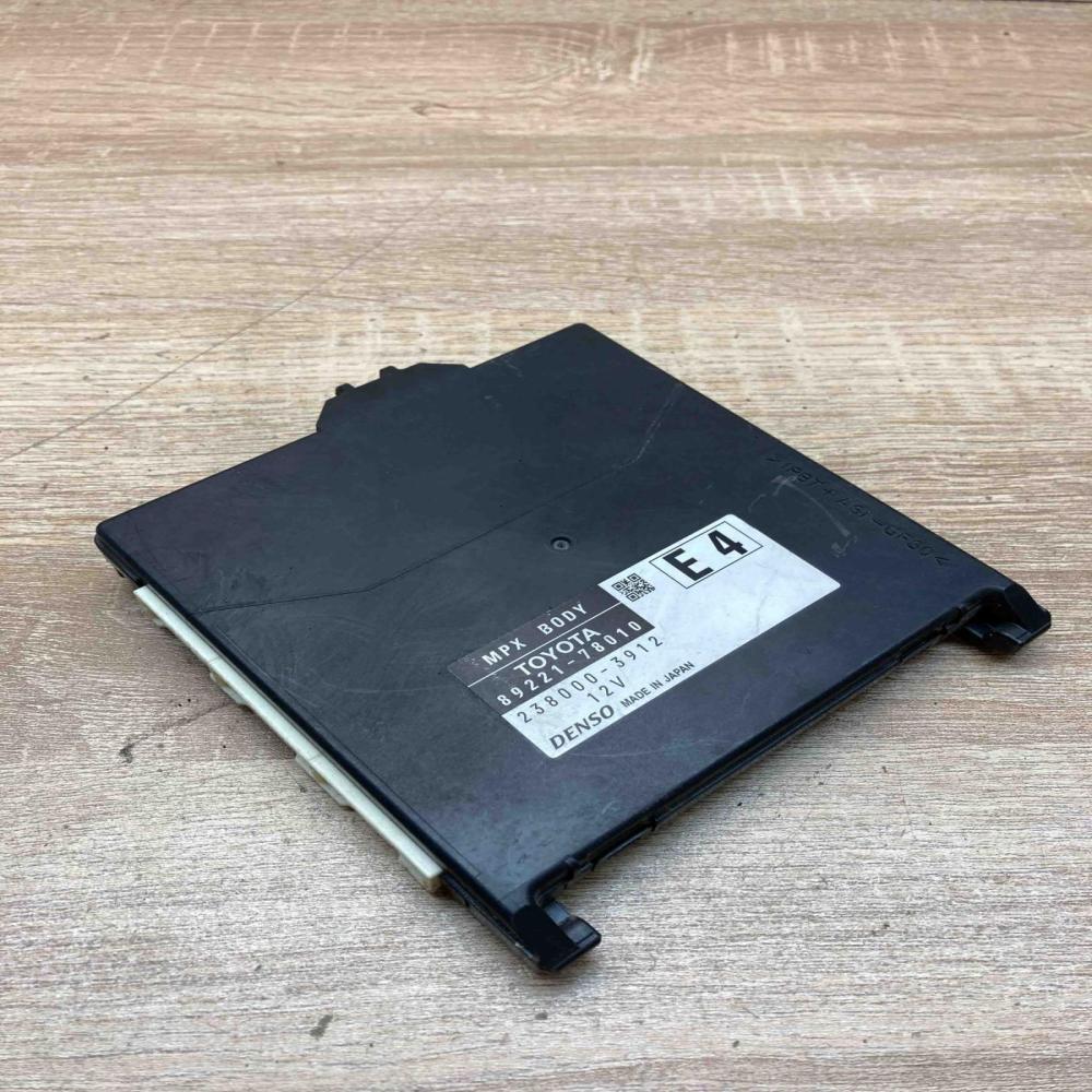 89221 78010 238000 3912 E4 Fuse module Lexus NX