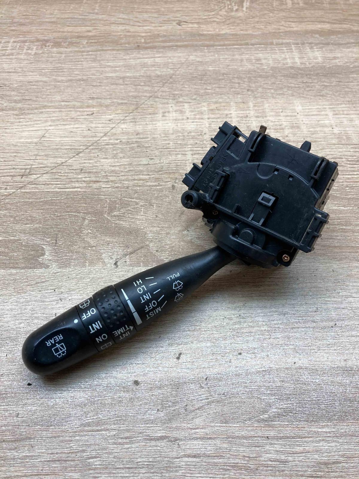 02290 173738 L08  Wiper control stalk Toyota Corolla E120 E130
