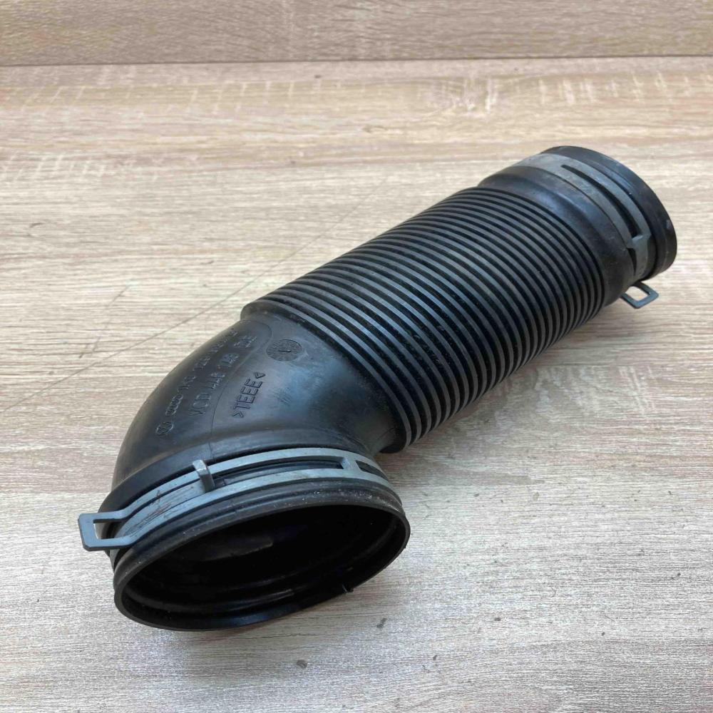 1K0129684B 446 148  Air intake duct part Volkswagen PASSAT B6