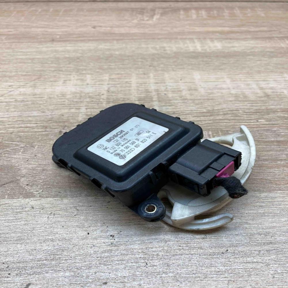 8D1820511E 0132801115  Air flap motor/actuator Volkswagen PASSAT B5