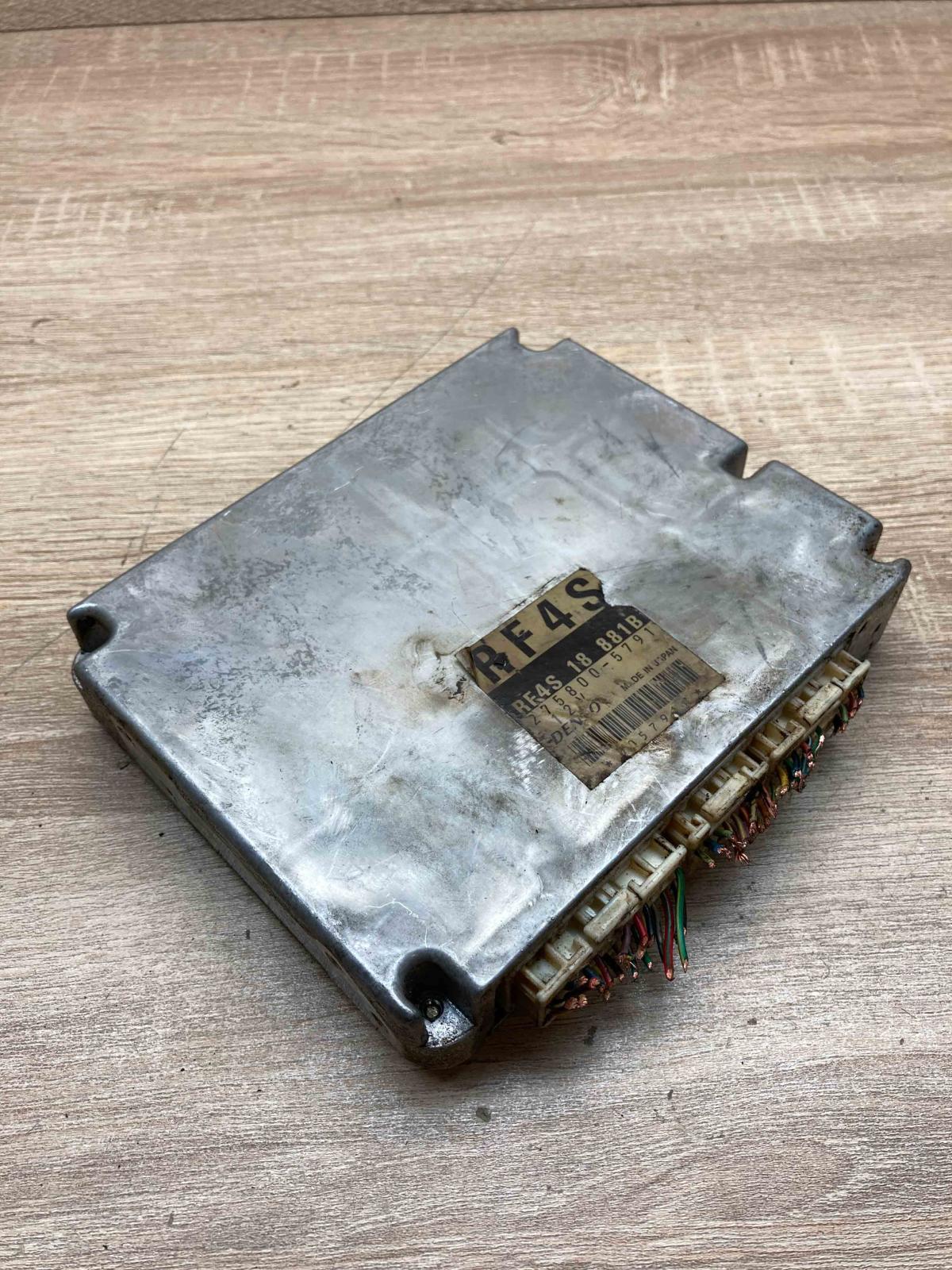 RF4S 18 881B 275800 5791  Engine control unit/module ECU Mazda 323