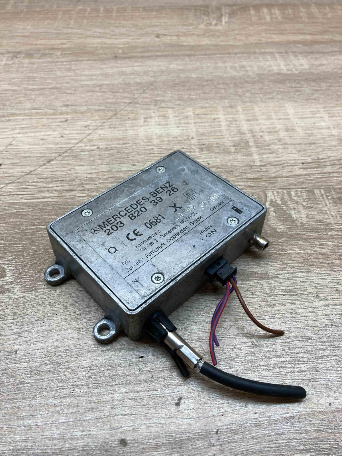 2038203926   Antenna control unit Mercedes-Benz C W203