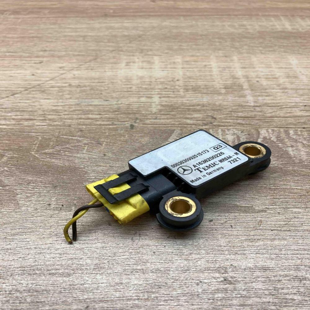 A1638200226   Airbag deployment crash/impact sensor Mercedes-Benz ML W163