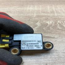 A1638200226   Airbag deployment crash/impact sensor Mercedes-Benz ML W163