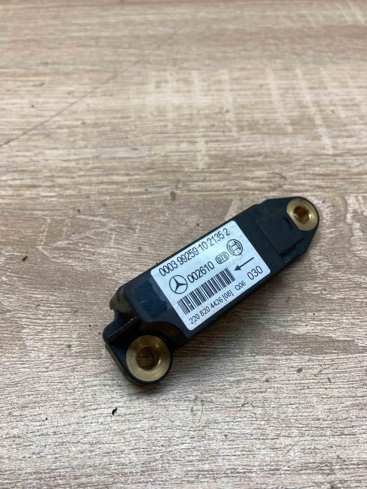 2208204426   Airbag deployment crash/impact sensor Mercedes-Benz S W220