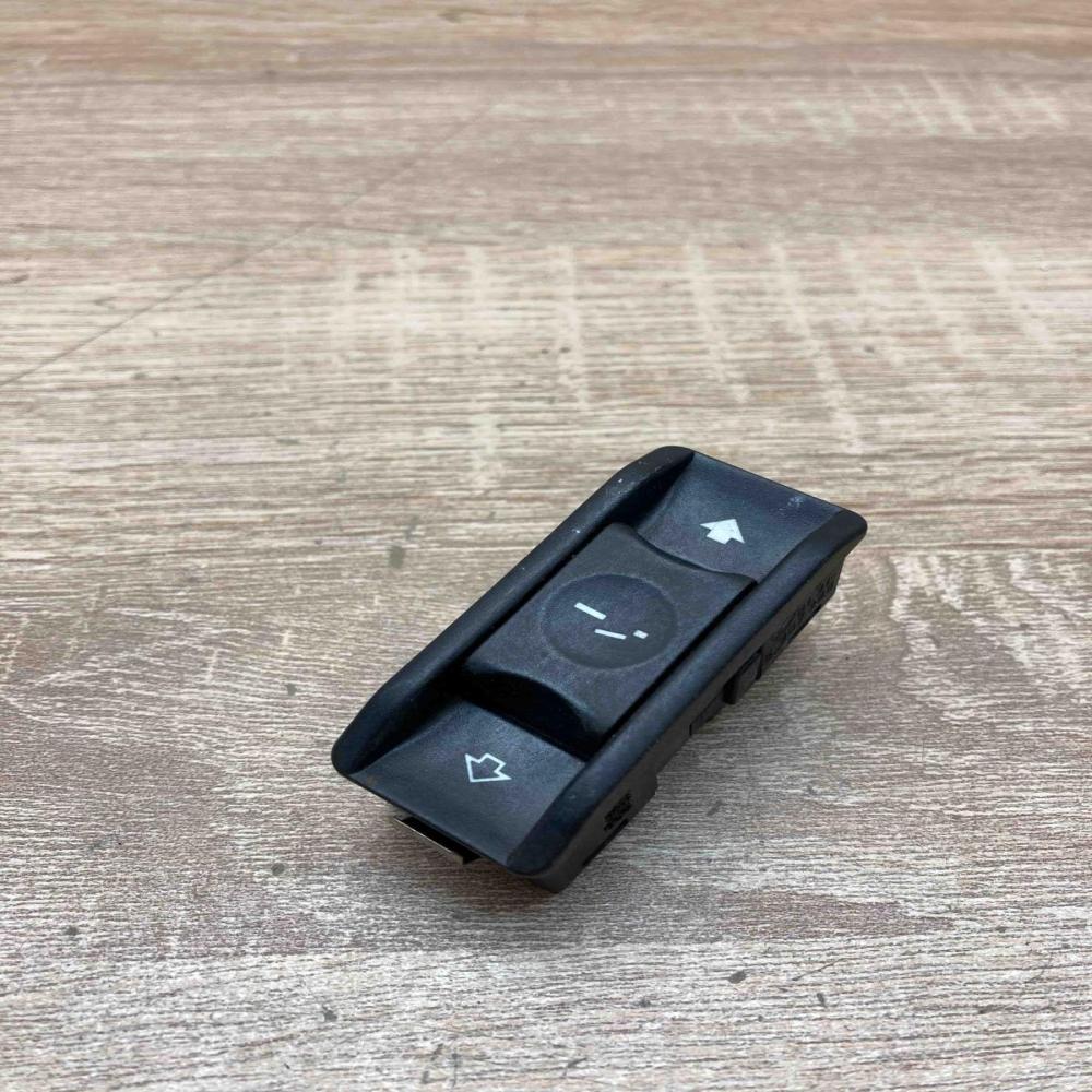 6907288   Sunroof switch BMW X5 E53