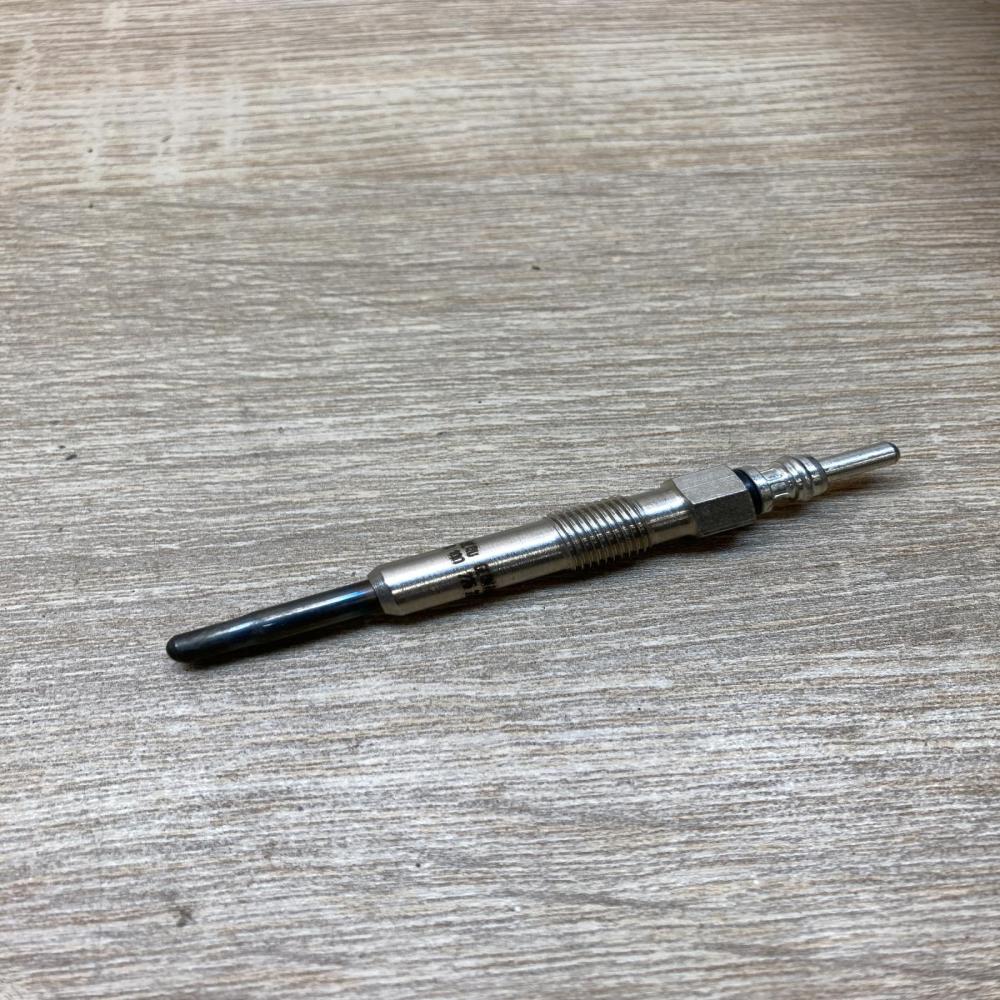 0100226227   Glow plug Volkswagen Transporter - Caravelle T4