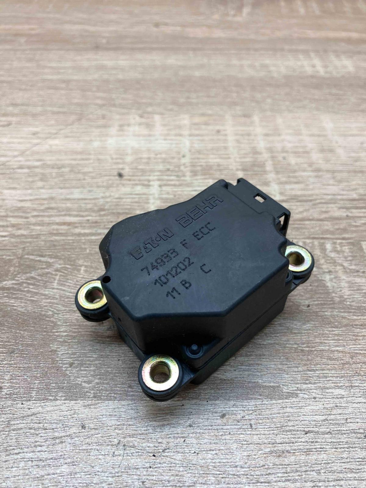 74933F 101202  Air flap motor/actuator Volvo S60