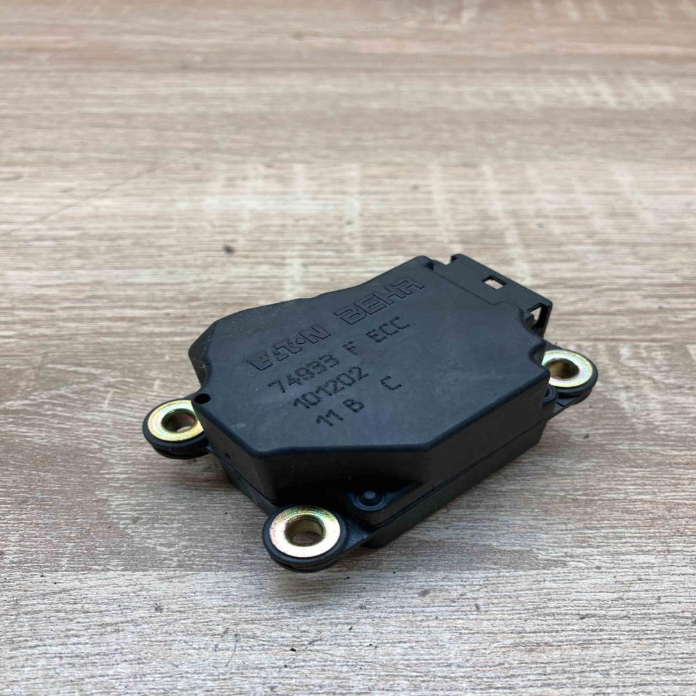 74933F 101202  Air flap motor/actuator Volvo S60